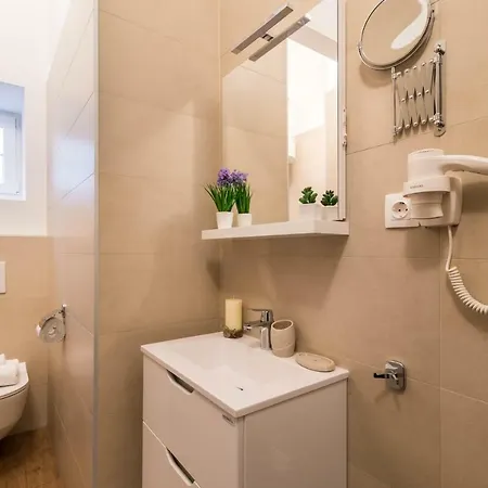 Center Apartment *