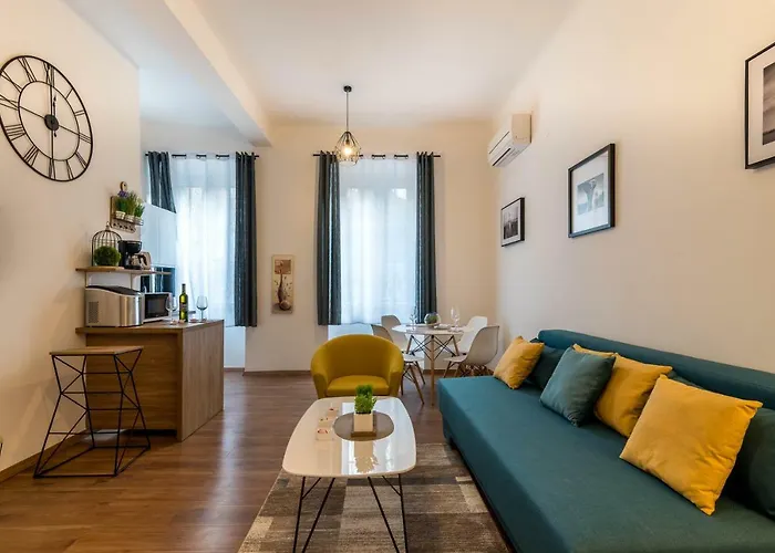 Center *